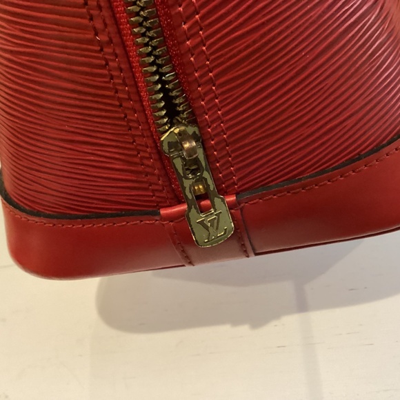 Louis Vuitton Red Epi Alma PM Handbag - Picture 5 of 8